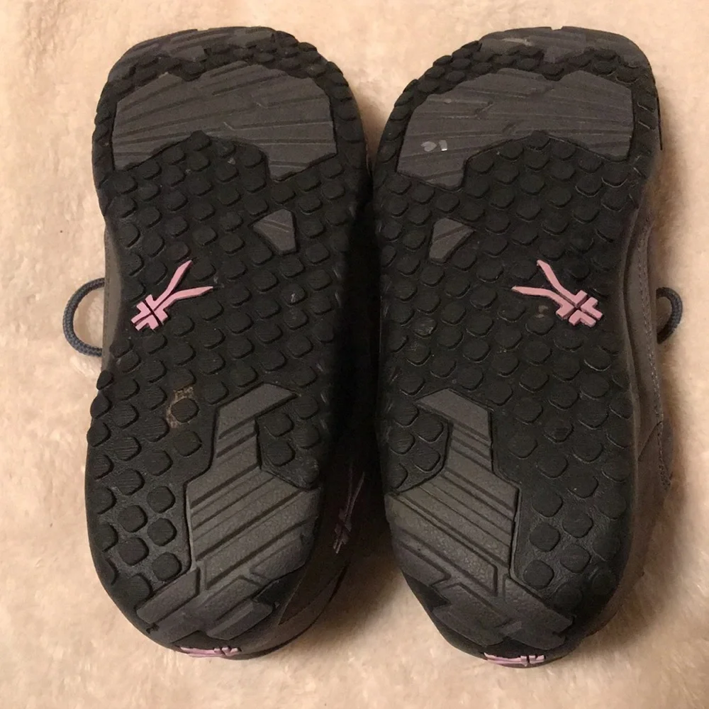 Kuru sneakers; grayish brown with lilac shoestring loops - Picture 3 of 5